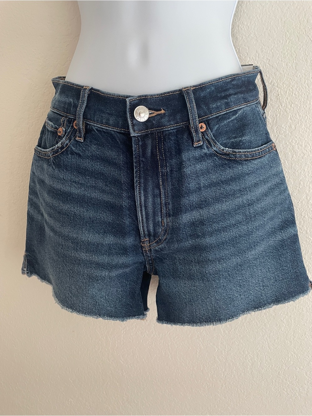 American Eagle Strigid Super High Rise Relaxed Short Dark Wash Size 00 24W